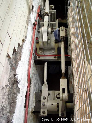 North winder steam valve hydraulic over-ride